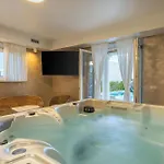 Villa Luxury Seafront Castello With Heated Pool & *