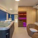Luxury Seafront Castello With Heated Pool &