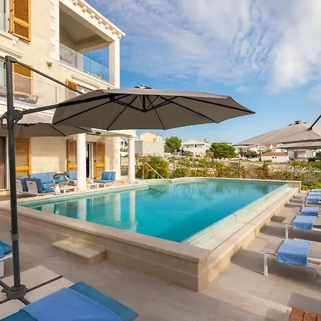 Seaside Luxury Villa Castello Rogoznica Heated Pool, Sauna, Gym & Jacuzzi Villa *
