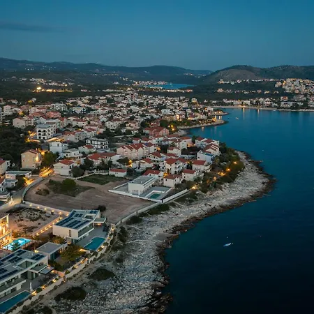 Seaside Luxury Villa Castello Rogoznica Heated Pool, Sauna, Gym & Jacuzzi Villa *