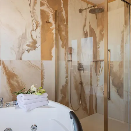 Seaside Luxury Castello Heated Pool, Sauna, Gym & Jacuzzi *