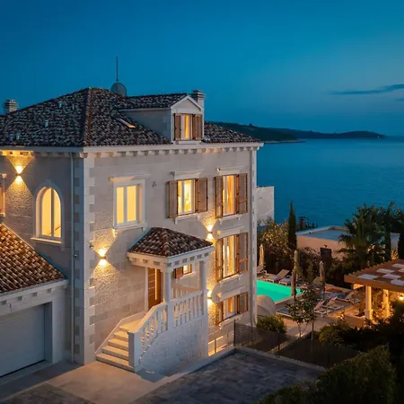 Seaside Luxury Villa Castello Rogoznica Heated Pool, Sauna, Gym & Jacuzzi Villa *