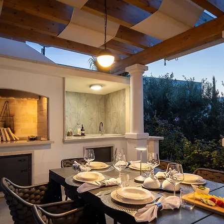 Villa Seaside Luxury Villa Castello Rogoznica Heated Pool, Sauna, Gym & Jacuzzi *
