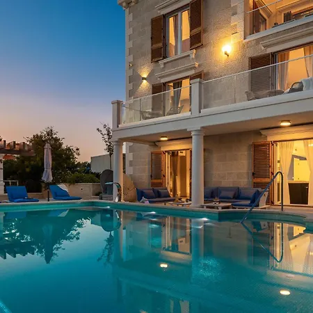 Seaside Luxury Villa Castello Rogoznica Heated Pool, Sauna, Gym & Jacuzzi Villa *