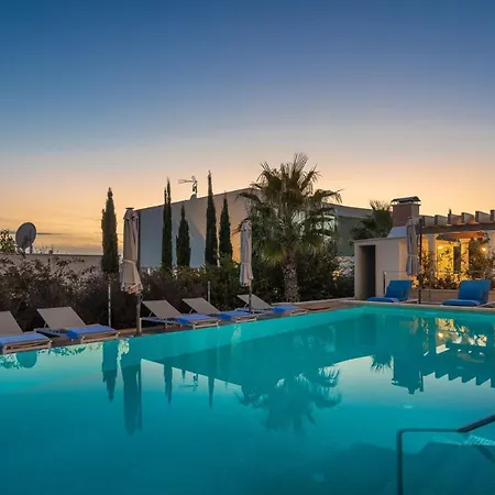 Luxury Seafront Castello With Heated Pool & וילה רוגוזניצה