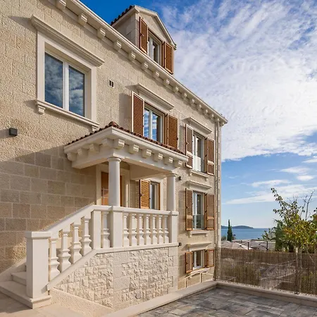 Villa Seaside Luxury Villa Castello Rogoznica Heated Pool, Sauna, Gym & Jacuzzi *