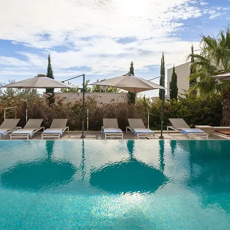 Seaside Luxury Castello Heated Pool, Sauna, Gym & Jacuzzi Villa