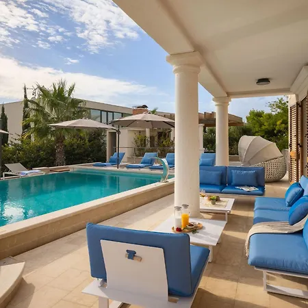 וילה Luxury Seafront Castello With Heated Pool & רוגוזניצה