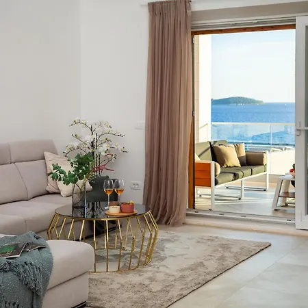 Seaside Luxury Castello Heated Pool, Sauna, Gym & Jacuzzi Villa *