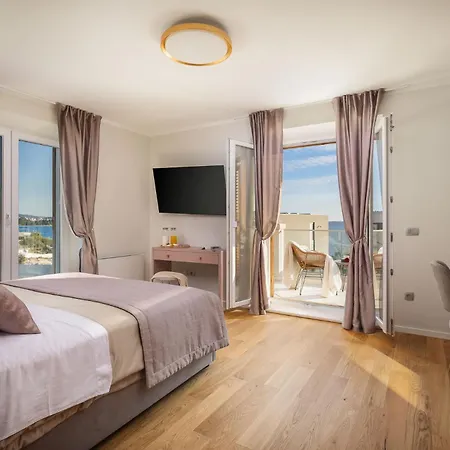 Luxury Seafront Castello With Heated Pool & * רוגוזניצה