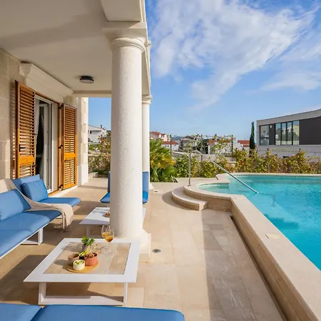Seaside Luxury Villa Castello Rogoznica Heated Pool, Sauna, Gym & Jacuzzi *