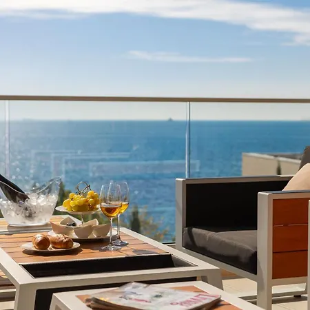 Seaside Luxury Castello Heated Pool, Sauna, Gym & Jacuzzi