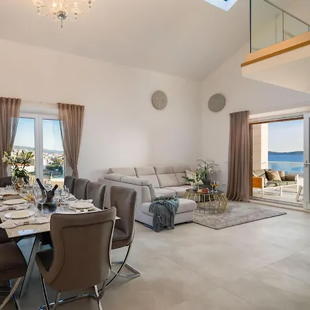 Villa Seaside Luxury Villa Castello Rogoznica Heated Pool, Sauna, Gym & Jacuzzi