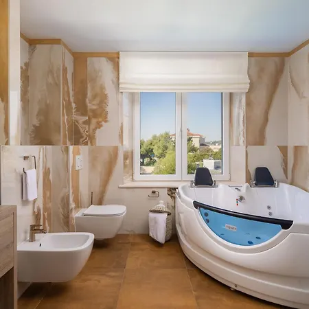 וילה Luxury Seafront Castello With Heated Pool & *