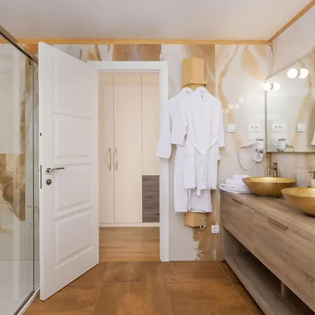 Seaside Luxury Castello Heated Pool, Sauna, Gym & Jacuzzi Villa