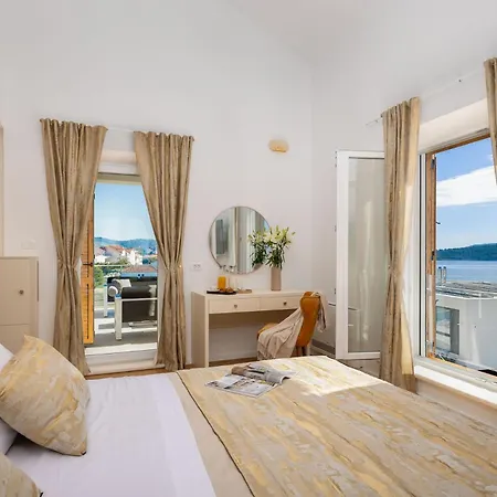 וילה Luxury Seafront Castello With Heated Pool &