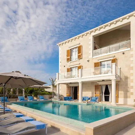 Seaside Luxury Villa Castello Rogoznica Heated Pool, Sauna, Gym & Jacuzzi Villa *