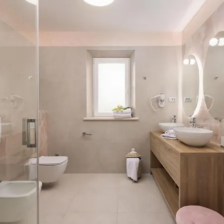 Luxury Seafront Castello With Heated Pool & * רוגוזניצה