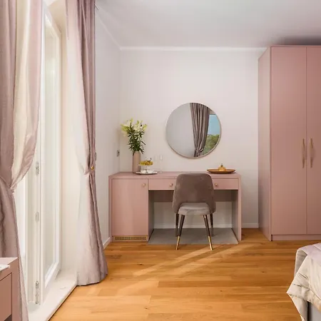 Seaside Luxury Castello Heated Pool, Sauna, Gym & Jacuzzi Villa *