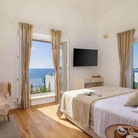 וילה Luxury Seafront Castello With Heated Pool & רוגוזניצה