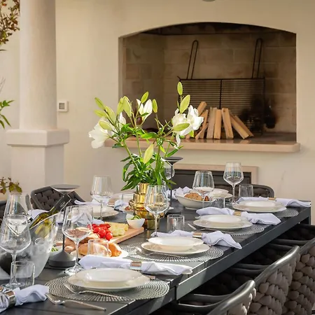 Seaside Luxury Castello Heated Pool, Sauna, Gym & Jacuzzi *