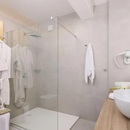 Luxury Seafront Castello With Heated Pool & * רוגוזניצה