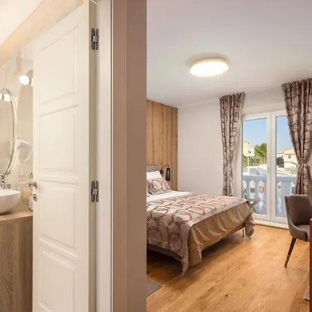 Seaside Luxury Castello Heated Pool, Sauna, Gym & Jacuzzi Villa