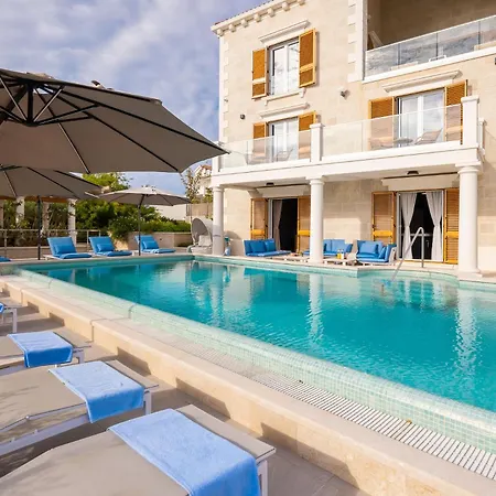 Villa Seaside Luxury Villa Castello Rogoznica Heated Pool, Sauna, Gym & Jacuzzi