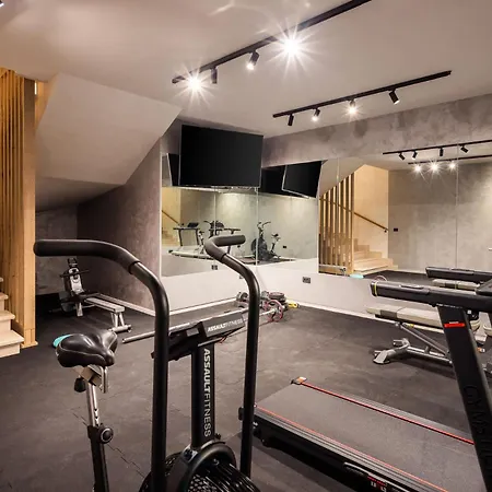 Seaside Luxury Castello Heated Pool, Sauna, Gym & Jacuzzi Villa *