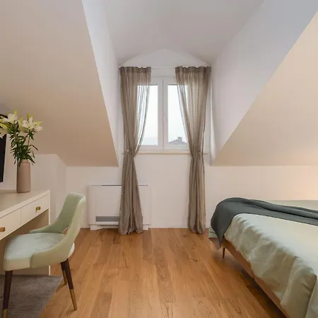Luxury Seafront Castello With Heated Pool & * רוגוזניצה