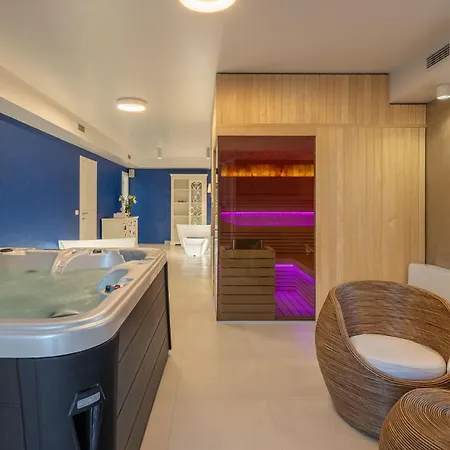 Seaside Luxury Castello Heated Pool, Sauna, Gym & Jacuzzi