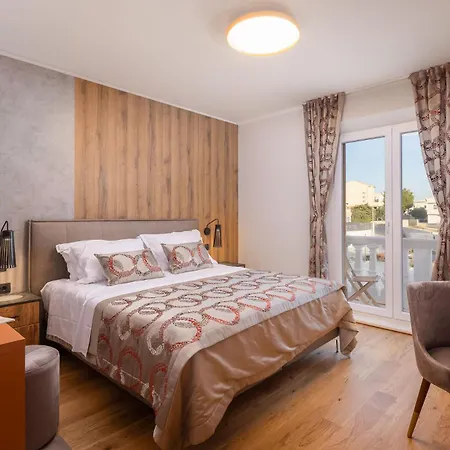 Villa Seaside Luxury Villa Castello Rogoznica Heated Pool, Sauna, Gym & Jacuzzi *