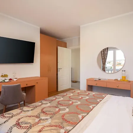 Seaside Luxury Villa Castello Rogoznica Heated Pool, Sauna, Gym & Jacuzzi *