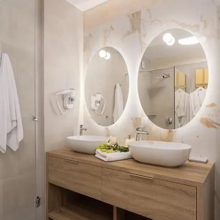 Seaside Luxury Castello Heated Pool, Sauna, Gym & Jacuzzi * Rogoznica (Sibenik-Knin)