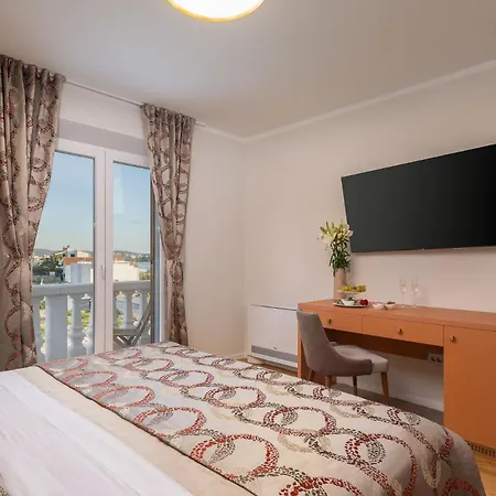 Villa Seaside Luxury Villa Castello Rogoznica Heated Pool, Sauna, Gym & Jacuzzi