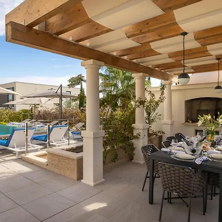 Seaside Luxury Castello Heated Pool, Sauna, Gym & Jacuzzi Villa *