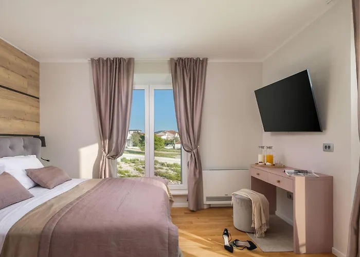 Seaside Luxury Castello Heated Pool, Sauna, Gym & Jacuzzi