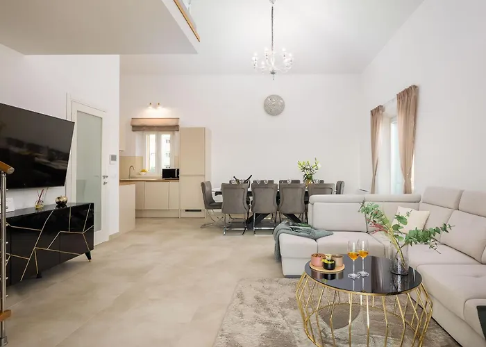 Seaside Luxury Castello Heated Pool, Sauna, Gym & Jacuzzi 빌라