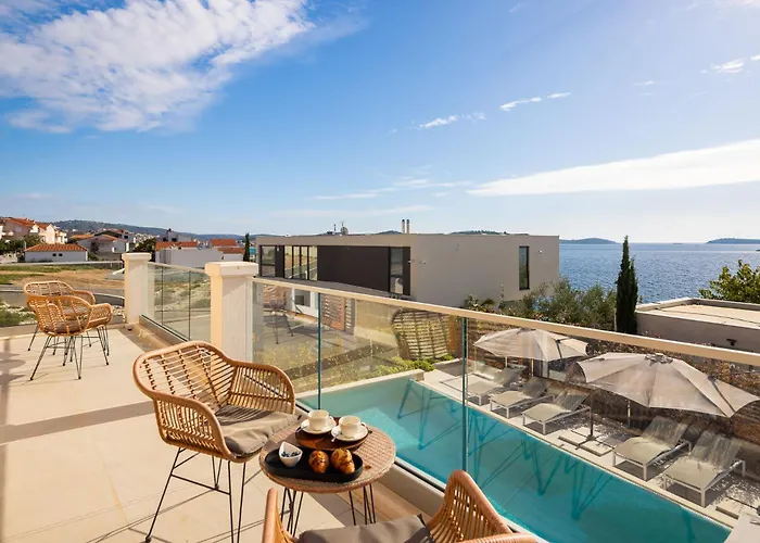 Seaside Luxury Castello Heated Pool, Sauna, Gym & Jacuzzi *