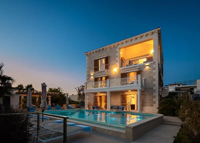 Seaside Luxury Castello Heated Pool, Sauna, Gym & Jacuzzi * 로고즈니차