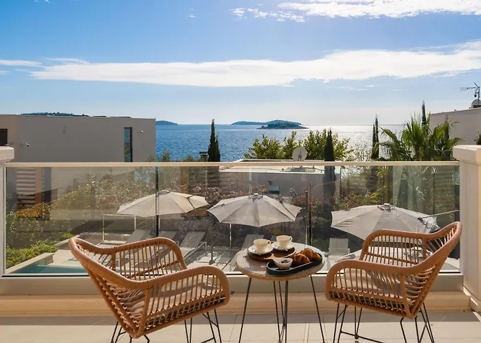 빌라 Seaside Luxury Castello Heated Pool, Sauna, Gym & Jacuzzi 로고즈니차