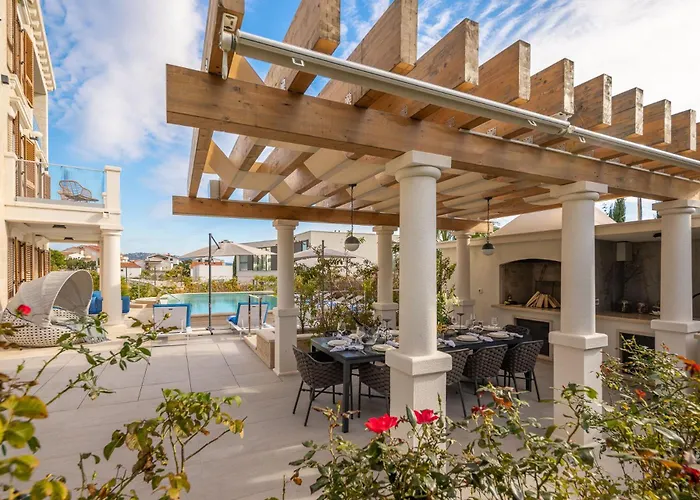 Seaside Luxury Castello Heated Pool, Sauna, Gym & Jacuzzi *