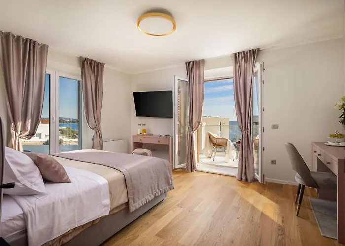 Seaside Luxury Castello Heated Pool, Sauna, Gym & Jacuzzi * 로고즈니차