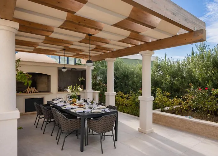 Seaside Luxury Castello Heated Pool, Sauna, Gym & Jacuzzi