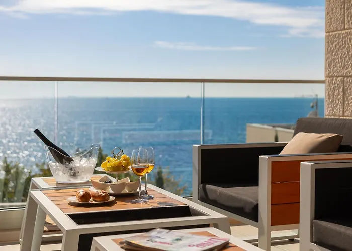 Seaside Luxury Castello Heated Pool, Sauna, Gym & Jacuzzi