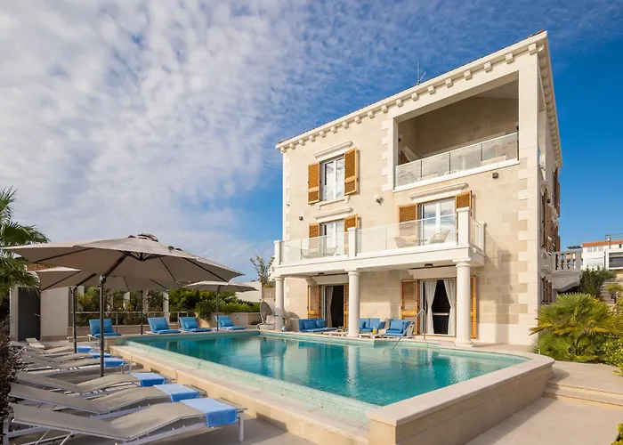 Seaside Luxury Castello Heated Pool, Sauna, Gym & Jacuzzi 빌라 *