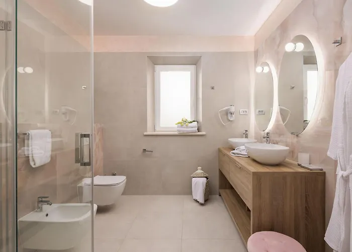 Seaside Luxury Castello Heated Pool, Sauna, Gym & Jacuzzi * 로고즈니차