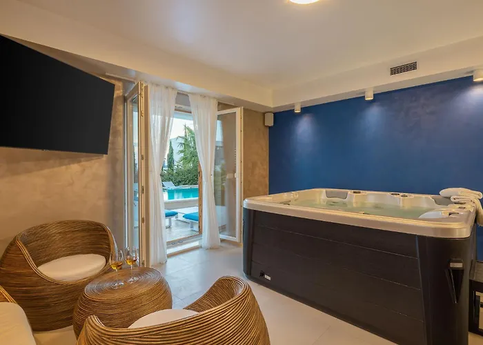 Seaside Luxury Castello Heated Pool, Sauna, Gym & Jacuzzi 빌라 로고즈니차