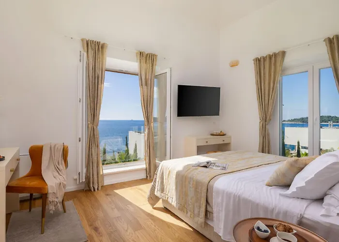 빌라 Seaside Luxury Castello Heated Pool, Sauna, Gym & Jacuzzi 로고즈니차