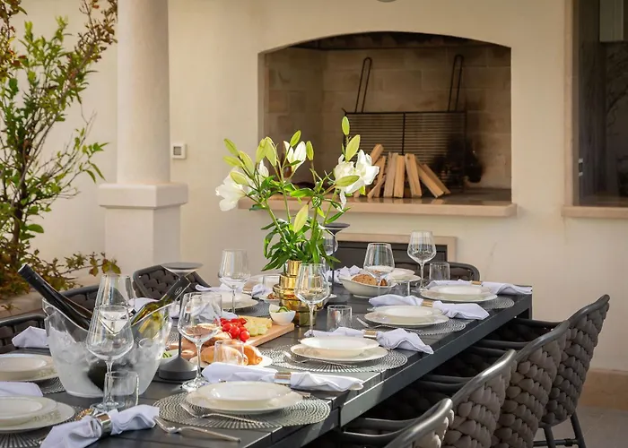 Seaside Luxury Castello Heated Pool, Sauna, Gym & Jacuzzi *